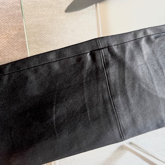 LIKE NEW Alice + Olivia Black, Low Rise,  Front-Zip Lamb Leather Leggings Size 0 - Picture 8 of 12